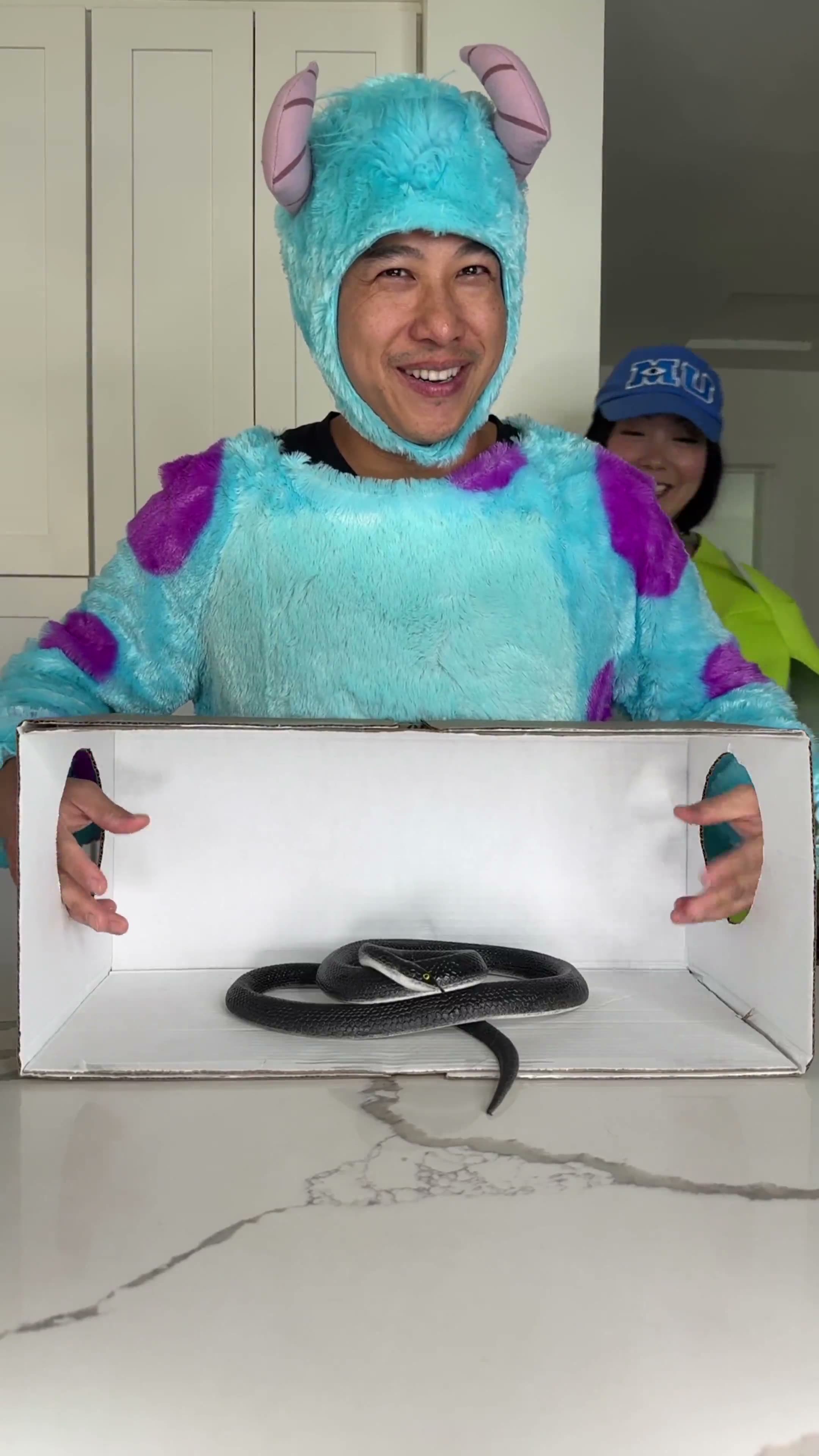 CHALLENGE What's in the box Halloween.mp4