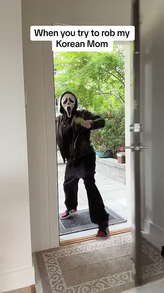 When you try to rob korean mom.mp4
