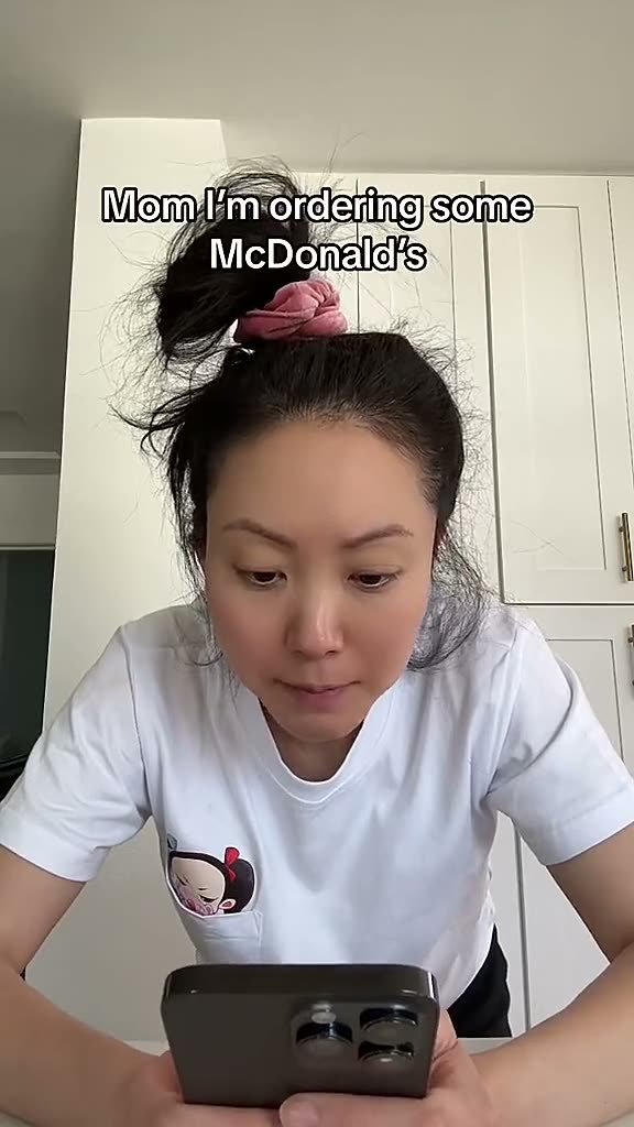 Korean mom spicy English - McDonald's.mp4