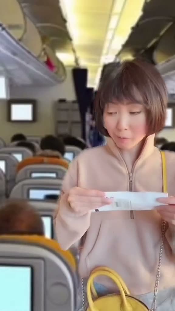 Mini Jeenie farts on Karen passenger.mp4