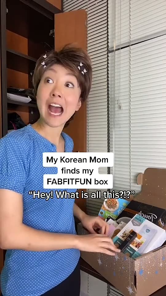 Korean mom finds fabfitfun box.mp4