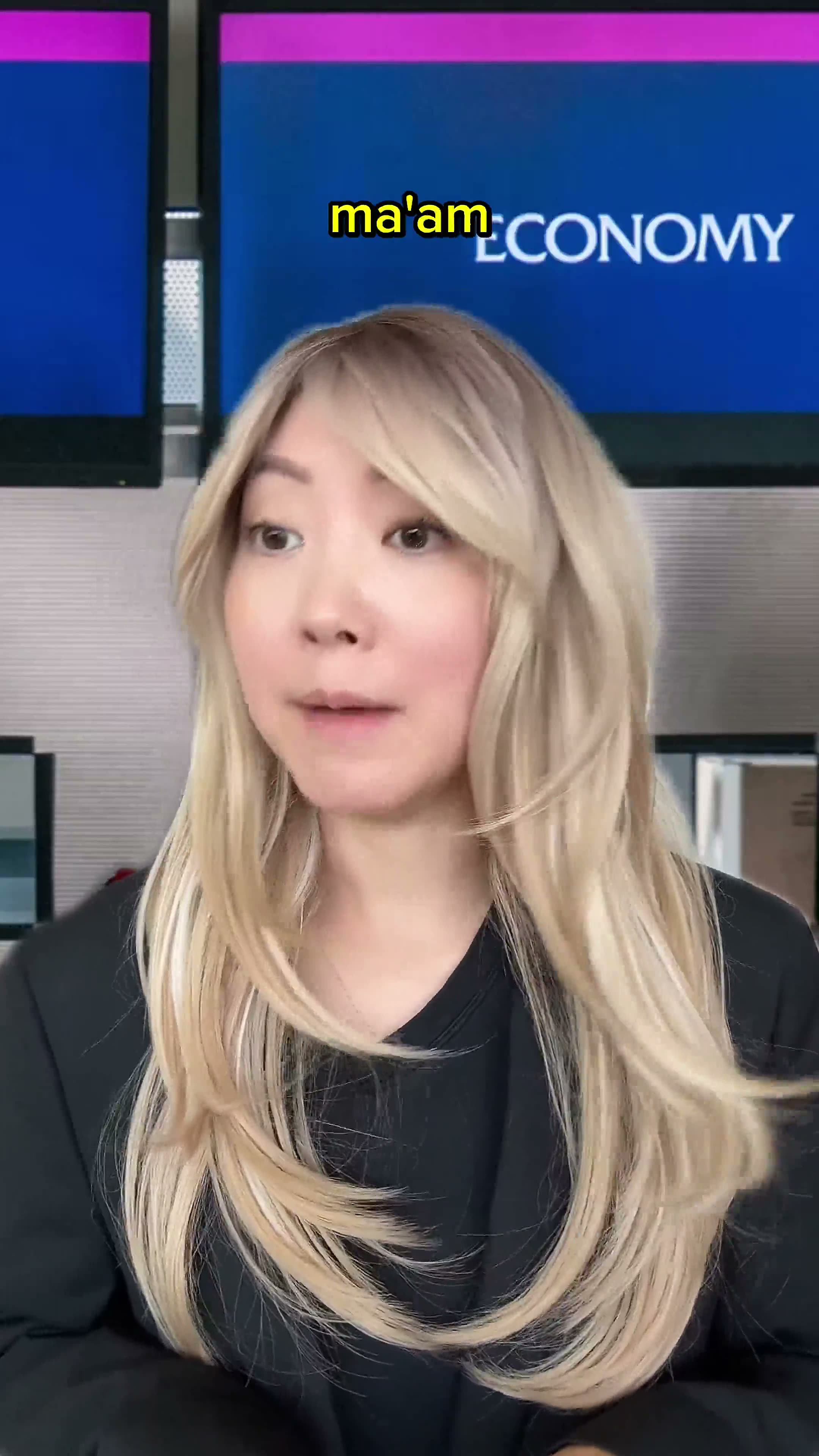 Korean mom's overweight bag.mp4